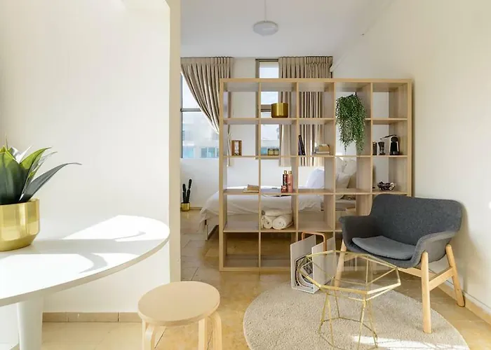 Bright And Spacious Loft By The Sea With Bomb Shelter
