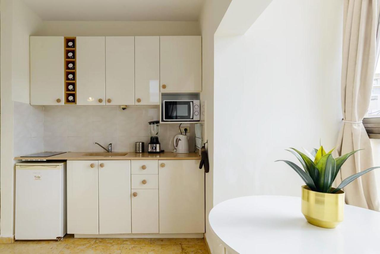 Apartment Bright And Spacious Loft By The Sea With Bomb Shelter
